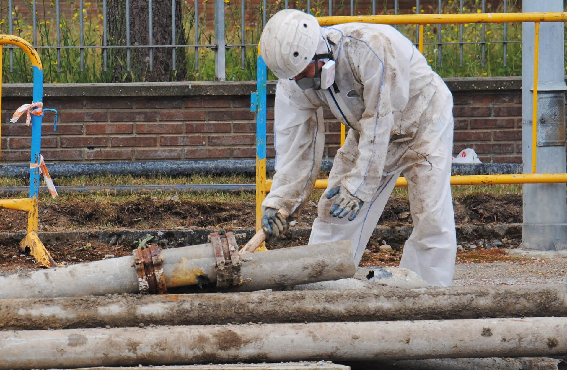 アスベスト除去作業