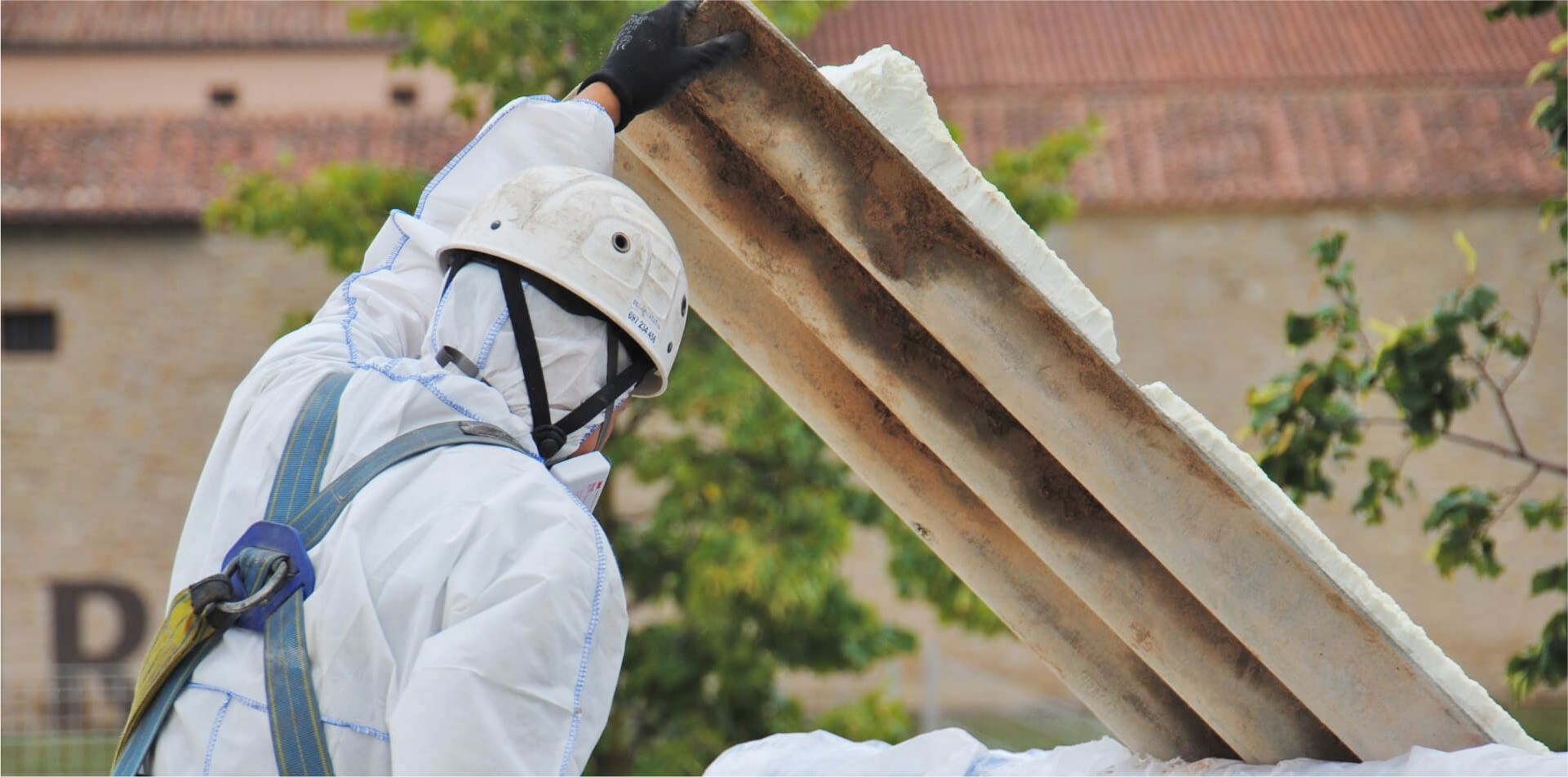 アスベスト除去作業員